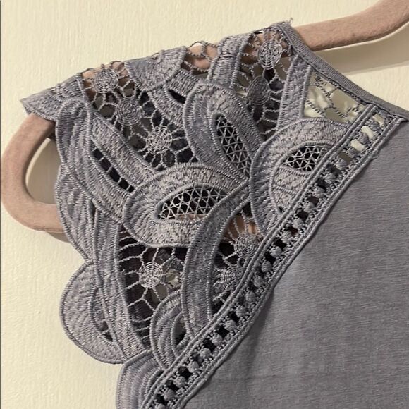 NWOT LOFT Lilac Lace Cap Sleeve Blouse SP - Picture 4 of 4